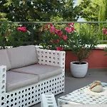 Luxurioeses Haus Direkt Am Strand- Grosse Terrasse- Pool By Interhome Semesterbostad Sutomiscica
