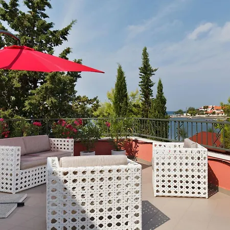 Prázdninový dům Luxurioeses Haus Direkt Am Strand- Grosse Terrasse By Interhome