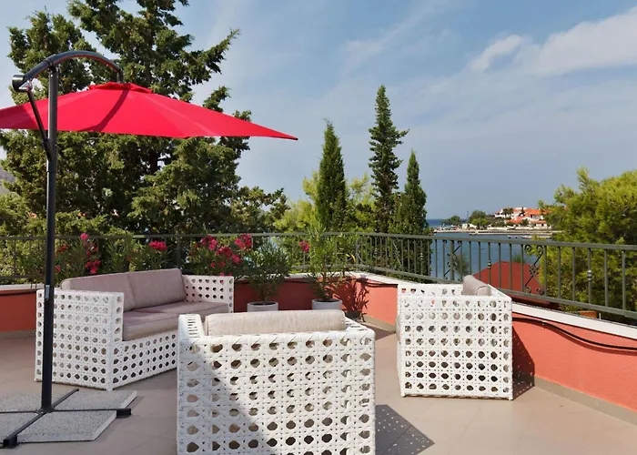 Holiday home Luxurioeses Haus Direkt Am Strand- Grosse Terrasse- Pool By Interhome