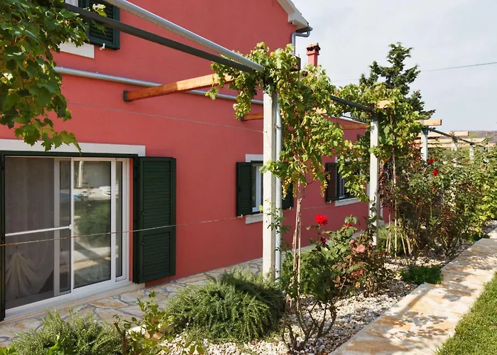 Luxurioeses Haus Direkt Am Strand- Grosse Terrasse- Pool By Interhome Sutomiscica