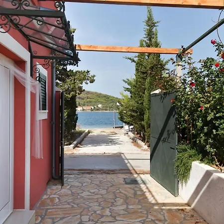 Prázdninový dům Luxurioeses Haus Direkt Am Strand- Grosse Terrasse By Interhome