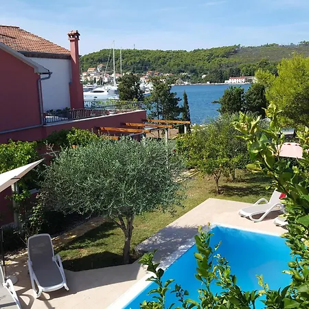 Luxurioeses Haus Direkt Am Strand- Grosse Terrasse- Pool By Interhome Sutomiscica