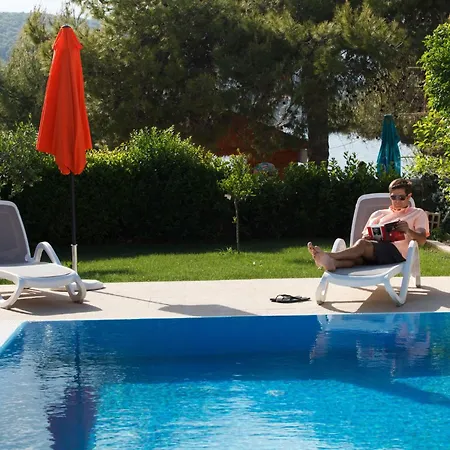 Luxurioeses Haus Direkt Am Strand- Grosse Terrasse By Interhome