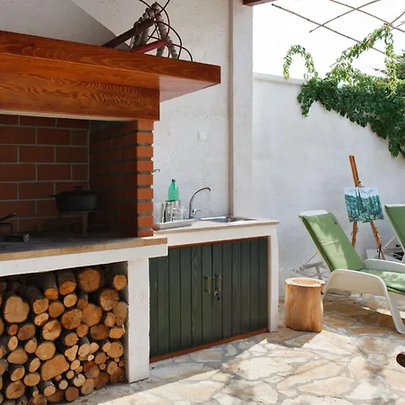 Дом отдыха Luxurioeses Haus Direkt Am Strand- Grosse Terrasse By Interhome Sutomiscica