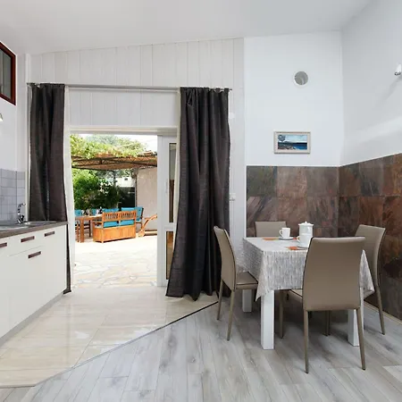 Luxurioeses Haus Direkt Am Strand- Grosse Terrasse By Interhome * Sutomiscica