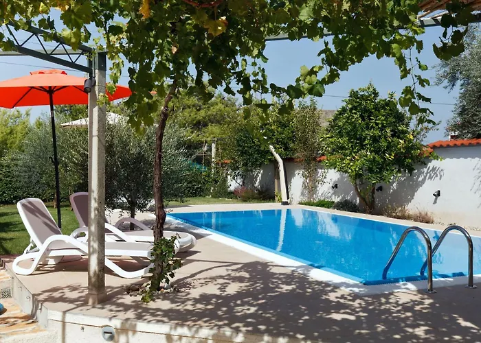 Luxurioeses Haus Direkt Am Strand- Grosse Terrasse- Pool By Interhome