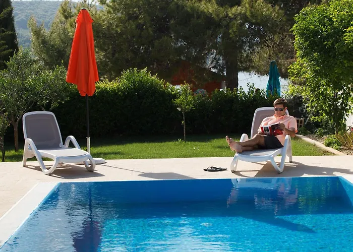 Luxurioeses Haus Direkt Am Strand- Grosse Terrasse- Pool By Interhome
